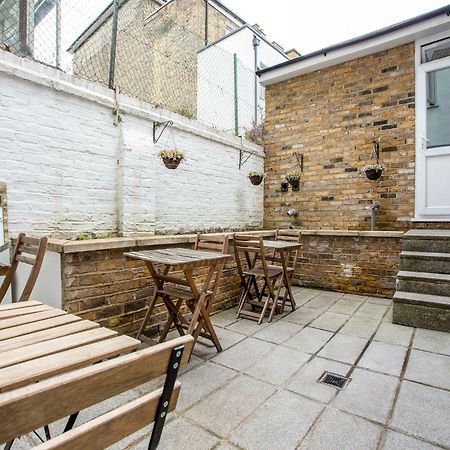 Oyo Lifestyle Golden Strand Londen Buitenkant foto