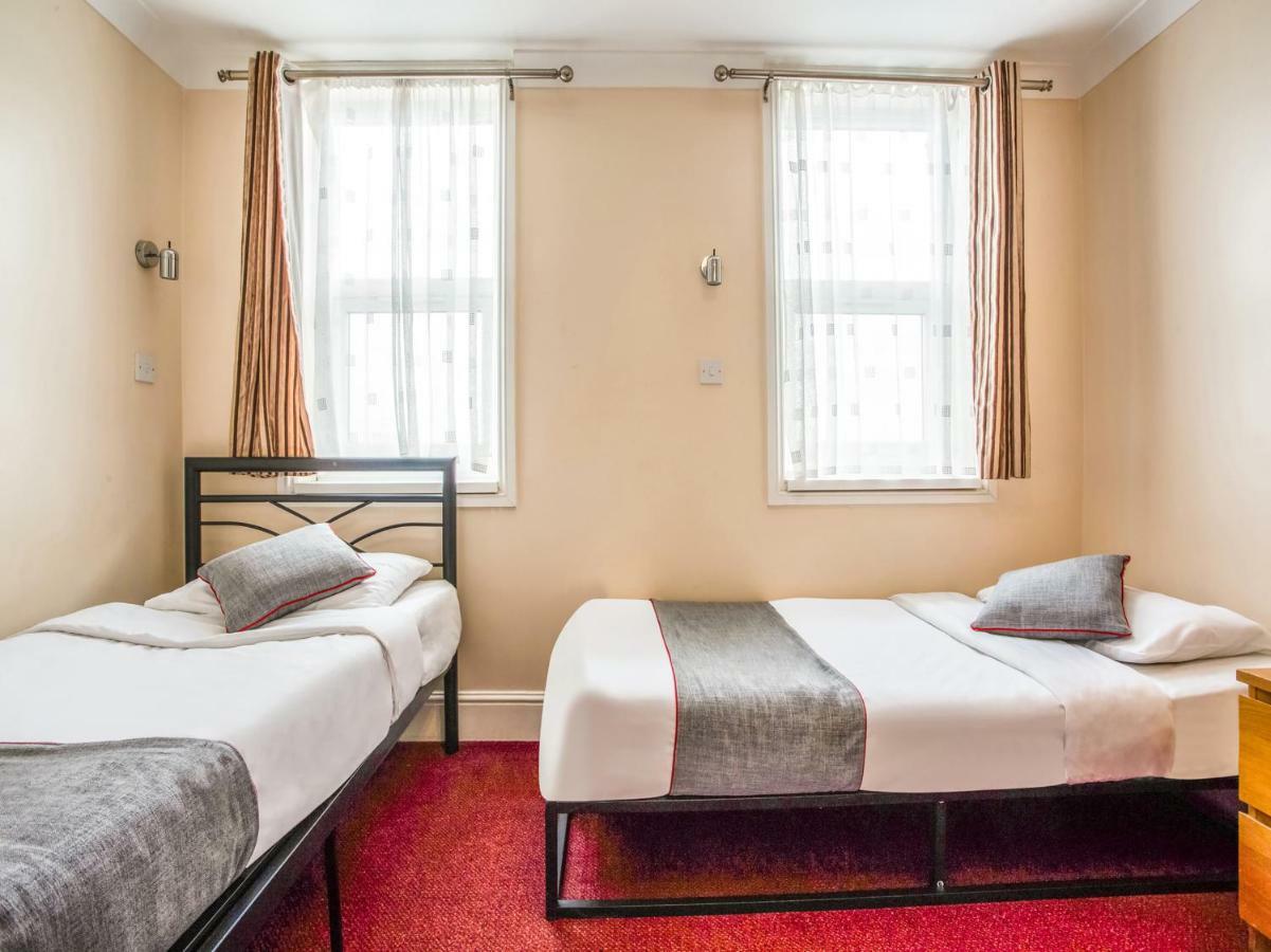 Oyo Lifestyle Golden Strand Londen Buitenkant foto