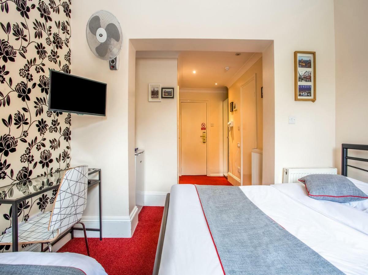 Oyo Lifestyle Golden Strand Londen Buitenkant foto