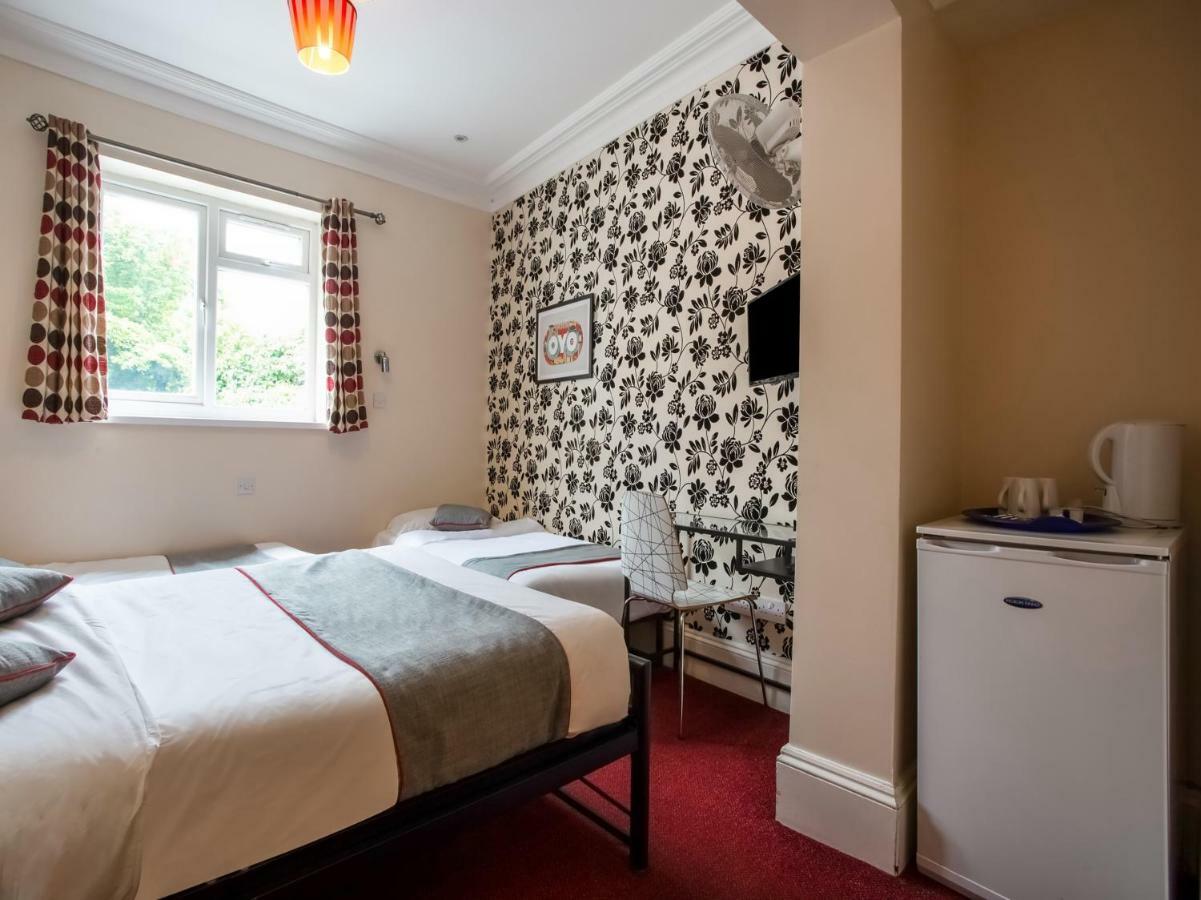 Oyo Lifestyle Golden Strand Londen Buitenkant foto