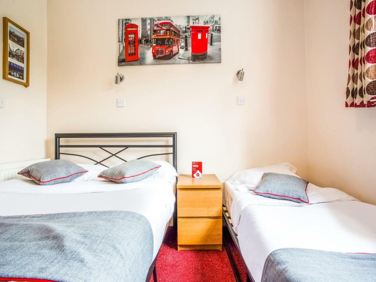 Oyo Lifestyle Golden Strand Londen Buitenkant foto
